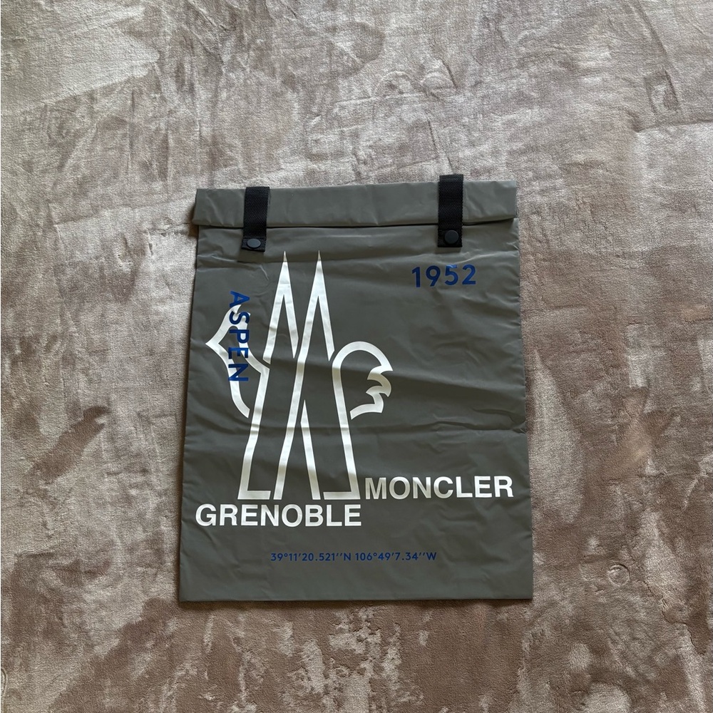 Moncler GRENOBLE ASPEN 1952 Ski Reflective Bag Backpack Logo Authentic Unisex - Picture 3 of 10